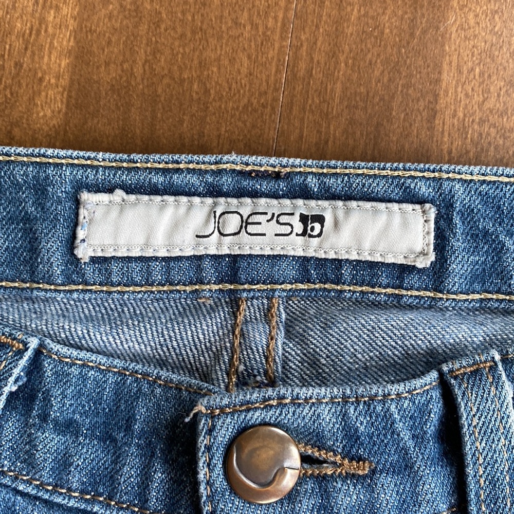 Like New!! Women’s JOE’S JEANS Mid-Rise Straight Leg Jeans. Size 2. Waist 26. - Picture 6 of 11